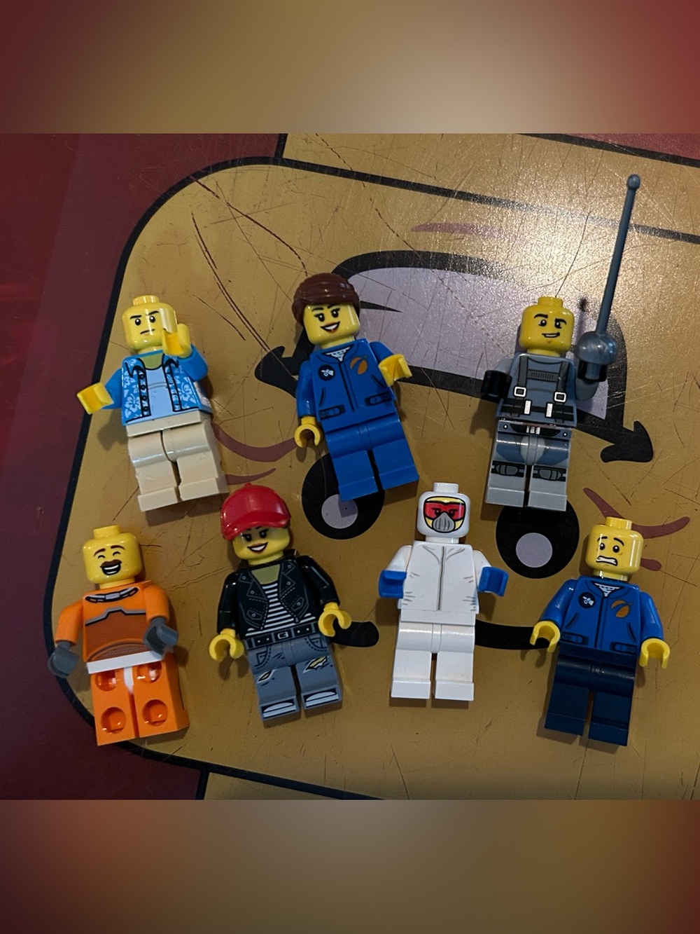 Lego Minifigure Lot with accessories lot of 7 excellent condition